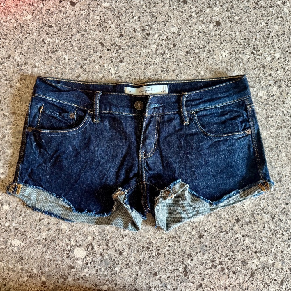 Abercrombie & Fitch l Women’s Dark Blue Denim Shorts l Size: 2/26W
